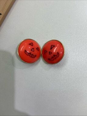 VTG Trifari Bright Orange Jack-O'-Lantern Dome Clip Earrings great 4 Halloween
